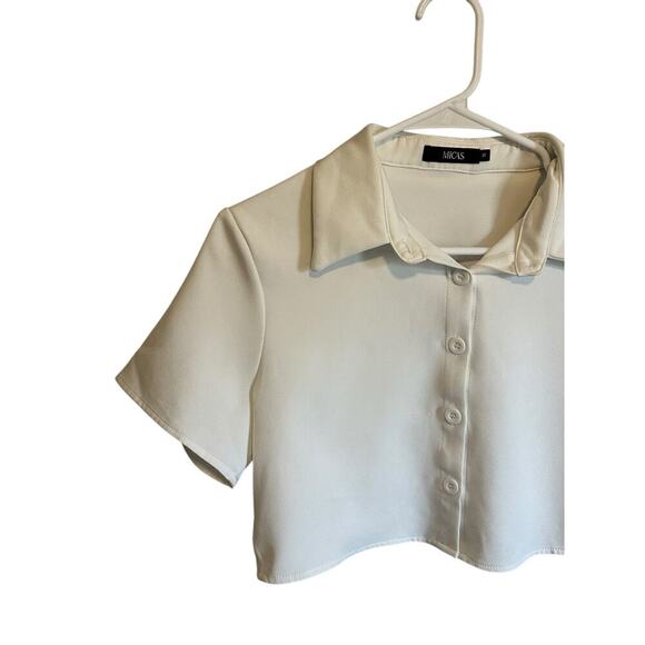 Micas Women's Medium White Cropped Short Sleeve Collared Button Up Blouse - Picture 3 of 10